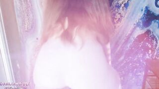hot bimbos grinds and twerks into pants