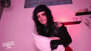 Psycho women humps her pillow and ejaculates rough
