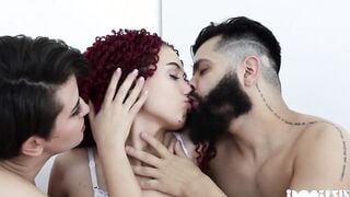 3 SEX! With a ninfetinha, young, red and slender - Lady Snow Brazil / Lord Kenobi / Luara Amaral (watch complete into RED)