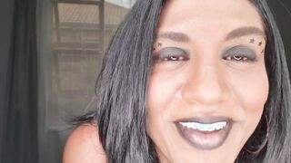 Punjab bimbo wearing african lipstick wants her lips and tongue rapped around your cock and taste your lips | close up | bondage