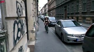 A sensual bike rides inside the city