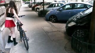 A sensual bike rides inside the city
