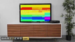Brazzers - Luna Camgirl Pulls Jimmy Michaels Inside The TV To Banged Her Butt & Gets A Facial As Well