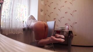 BLONDE SKANK RIDING A VIBRATOR EJACULATES AND SHOWS HER BOOTY