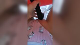 Amateur Plays with her Vagina until she Ejaculates