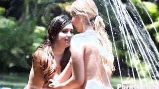 Hottie Roxy Lotus Makes Out With Blonde Aaliyah Love