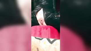 Vulgar amateur toys her soak snatch and makes herself cum