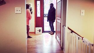 Caught Cheating! Wifey flashes and fucks the deliveryman