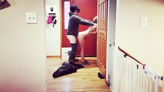 Caught Cheating! Wifey flashes and fucks the deliveryman