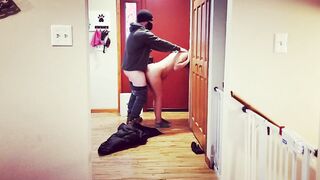 Caught Cheating! Wifey flashes and fucks the deliveryman