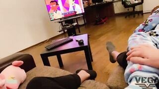 FATHER WATCHING THE SIMPSONS WITH HIS DAUGHTER & BONER