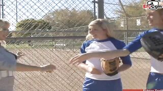 Dyke 3 way with vibrators twat licking and blonde girls