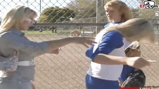 Dyke 3 way with vibrators twat licking and blonde girls
