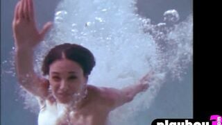 Bug melons Latin milf Karin Taylor posed totally nude after Hot swimming