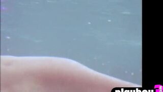 Bug melons Latin milf Karin Taylor posed totally nude after Hot swimming