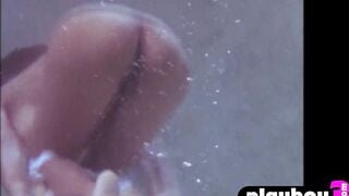 Bug melons Latin milf Karin Taylor posed totally nude after Hot swimming