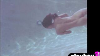 Bug melons Latin milf Karin Taylor posed totally nude after Hot swimming