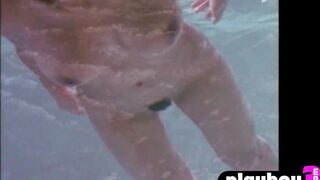 Bug melons Latin milf Karin Taylor posed totally nude after Hot swimming