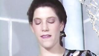 Hung bi studs and a crazy sexy dark haired Women suck, fucking thio