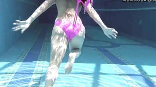 Jessica Lincoln enjoying being nude into the pool
