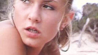 Gestrandeter Boy wach gefickt von hotter blonden Barely Legal sau