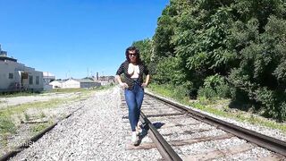 Buttless jeans walkabout