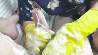 hot housewife washes my dick while cleaning