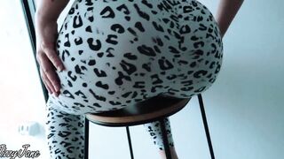 Gym Hot Makes Me Cum Into Her Panty and Yoga Leggings and Strokes It Against Her Soft Twat