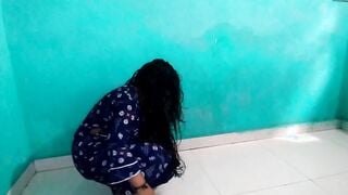 Noukarani ko paise dekar choda