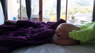 Hottie gets her cunt soak by masturbating with fingered Orgasm