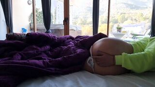 Hottie gets her cunt soak by masturbating with fingered Orgasm