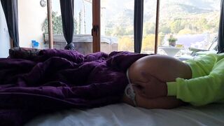 Hottie gets her cunt soak by masturbating with fingered Orgasm