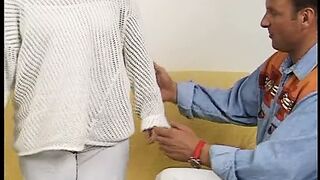 Curvy Dasy bei der Dildoberatung