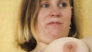Curvy Dasy bei der Dildoberatung