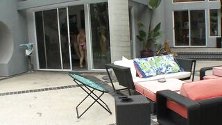 Cutie chicks into room blowing snatch