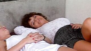 Beste freundinnen ficken mit dem selben typen 3Some