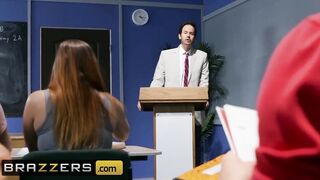 Brazzers - Huge Tit School Girl Sofi Ryan Gets Fucked into Class