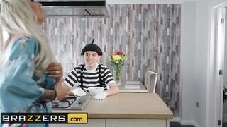 Brazzers - Huge Tit Blonde cougar Brooklyn Blue Takes some Huge Cock