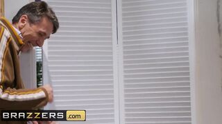 Brazzers - Adorable Slender Danni Rivers Fucks her Bfs Dad