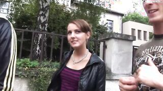 Veronika 21Jahre fickt mit deutschem Typ im Bumsbus