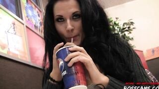 Fick Date im Burger Laden mit 18j Teens Schlampe Julia