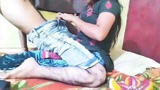Meri bhabi ne aaj mera land pakadke bahar nikala xxx soniya
