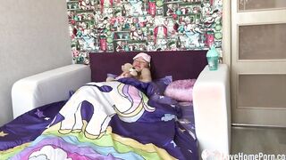 I love morning masturbation inside my bed