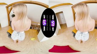 TmwVRnet - Jenny Wild - Bae has fun with her cunt