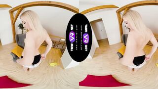 TmwVRnet - Jenny Wild - Bae has fun with her cunt