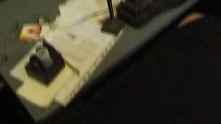 Sekretaerin macht Plusstunden und streckt mir Ihren Arsch
