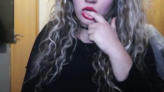 RED LIPS CUNT WITH MOUTH HAD AN GORGEOUS SMOKE CLOSE JUST FOR YOU