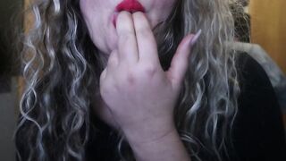 RED LIPS CUNT WITH MOUTH HAD AN GORGEOUS SMOKE CLOSE JUST FOR YOU