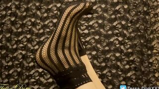 Mexican Tessa Dominatrix give an irresistible toes performance