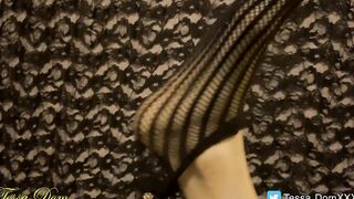 Mexican Tessa Dominatrix give an irresistible toes performance